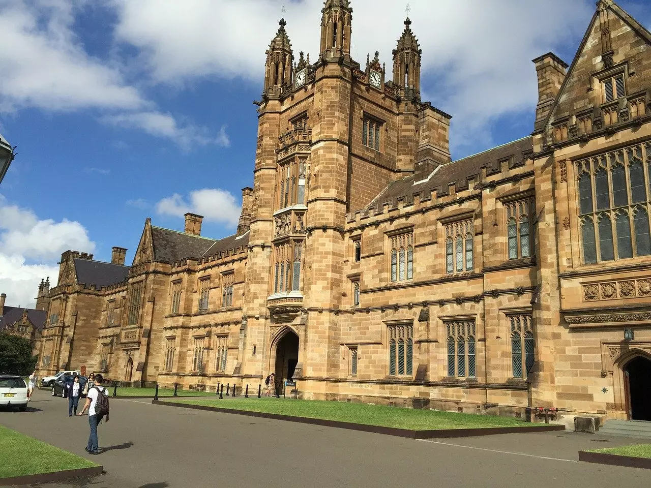 Universities, colleges and schools in Australia